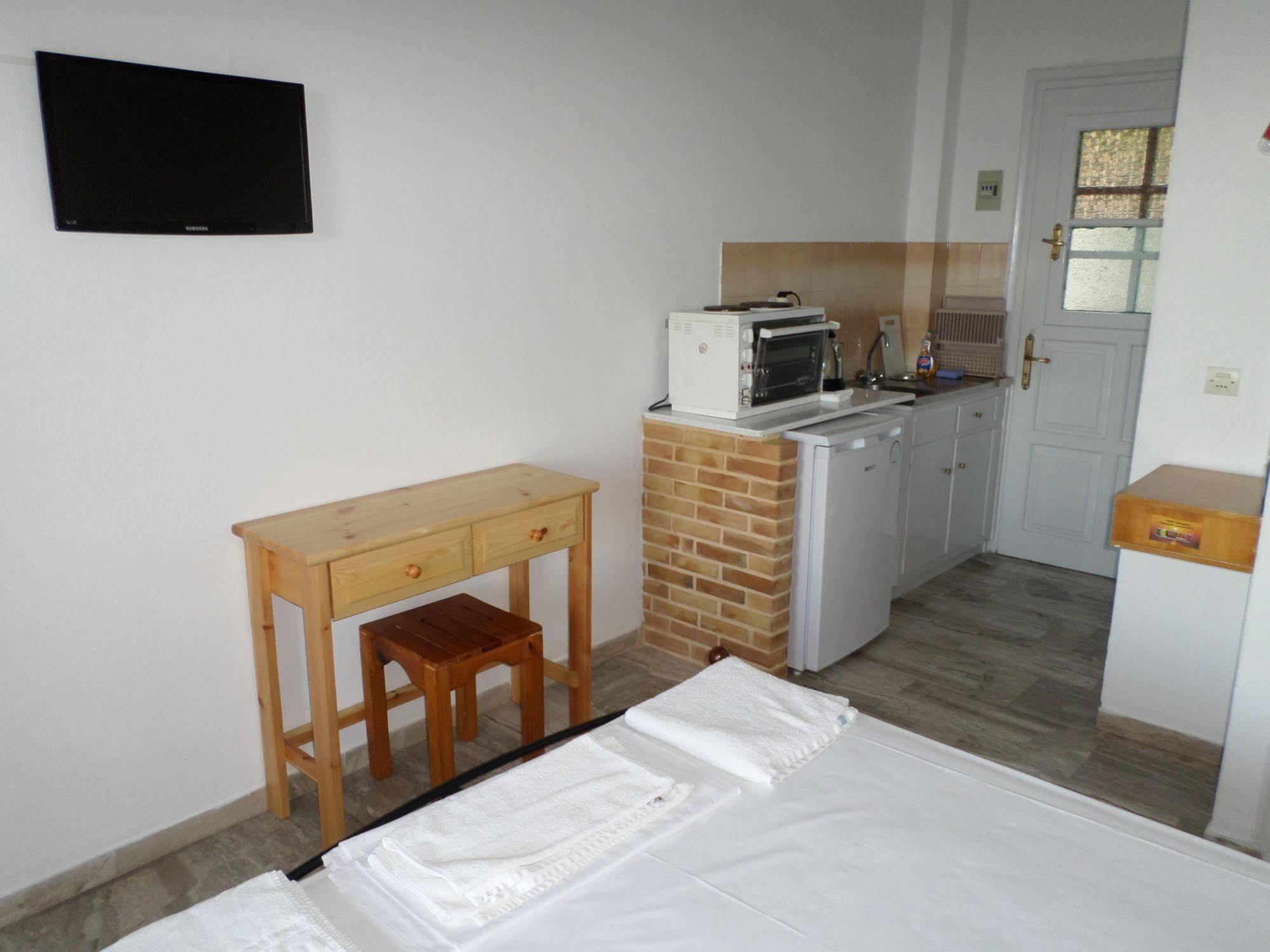 Rising Sun Apartments&Studios Benitses  Bagian luar foto