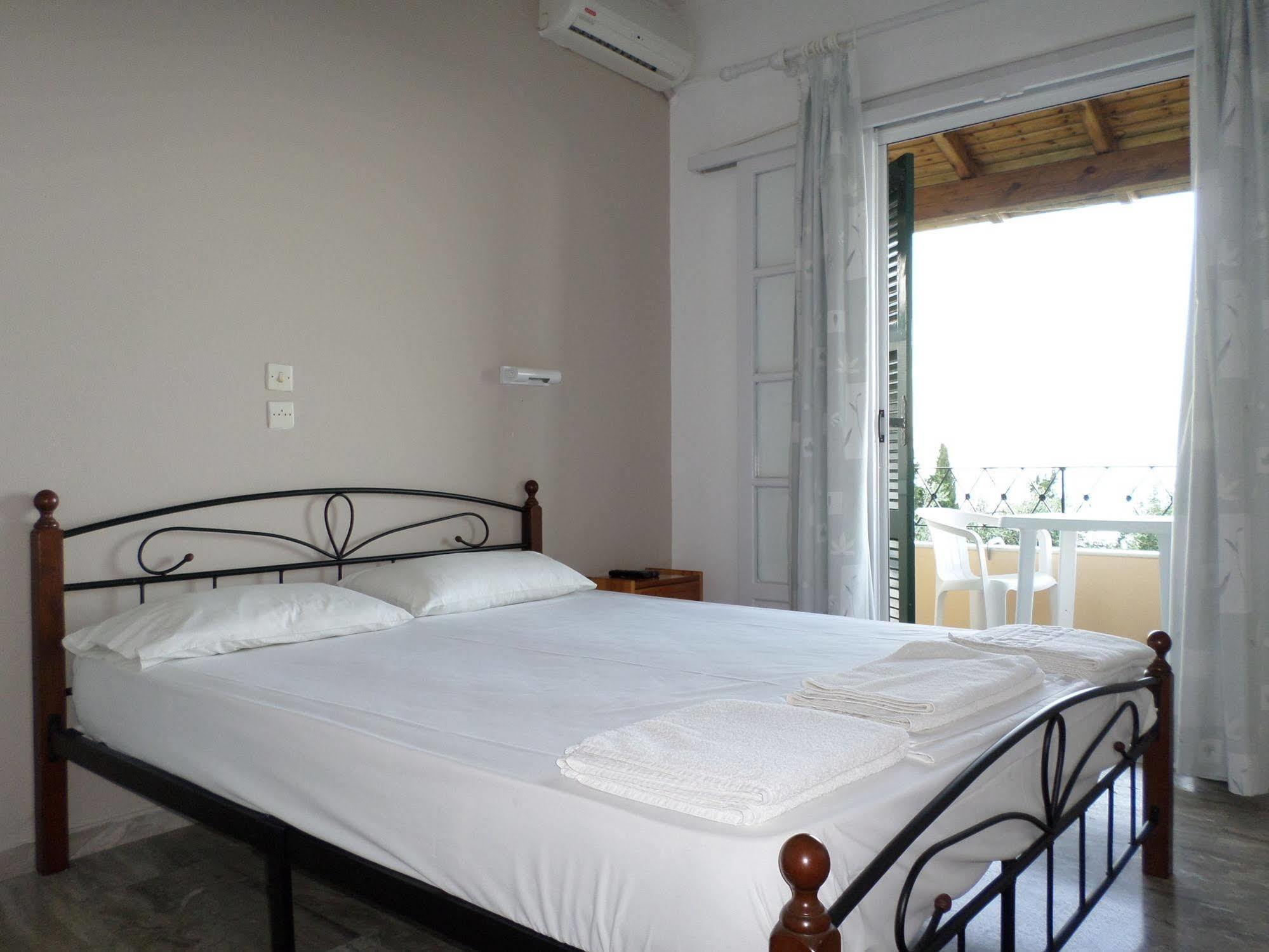 Rising Sun Apartments&Studios Benitses  Bagian luar foto